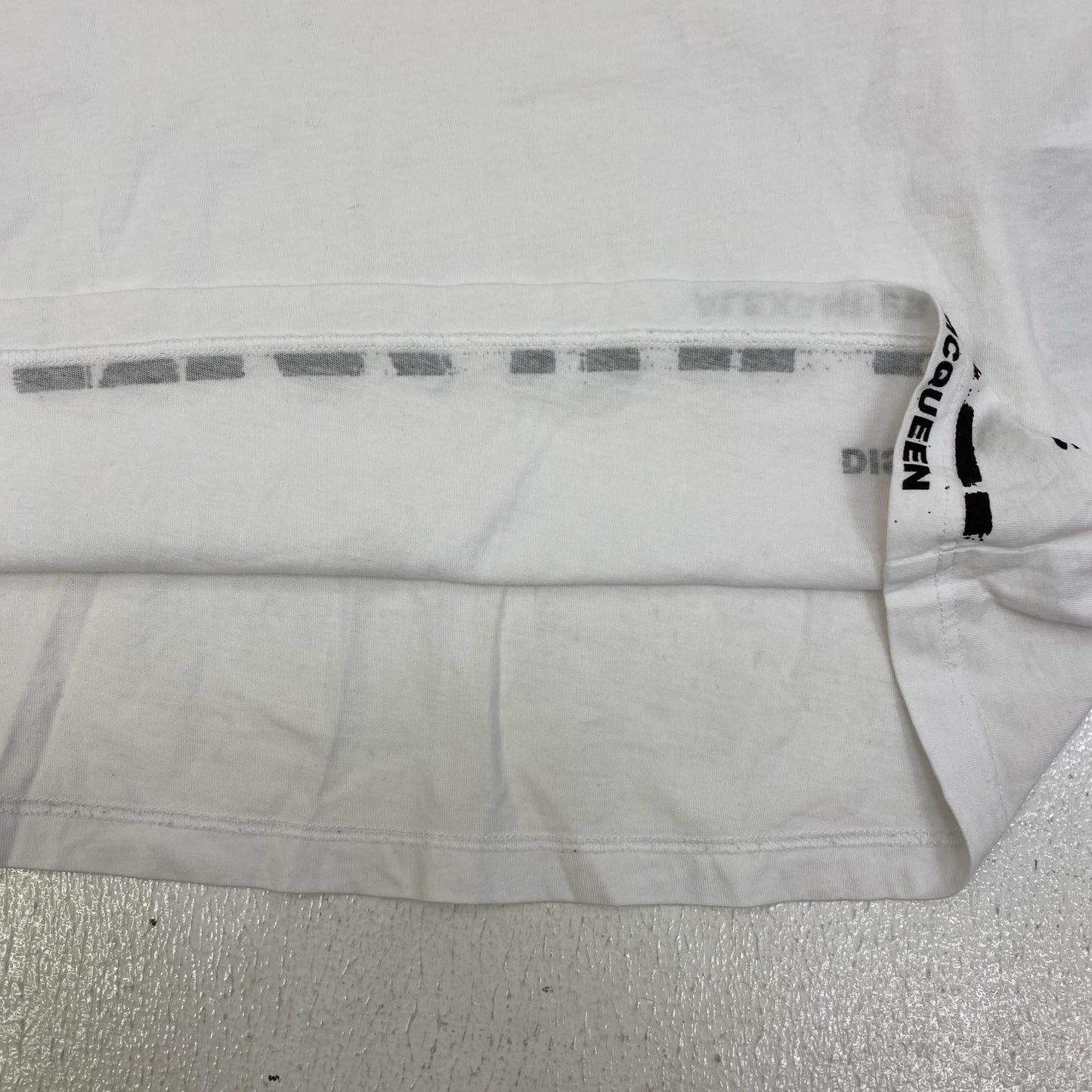 【中古】Alexander McQueen | アレキサンダーマックイーン グラフィティ ロゴ　国内正規品 半袖Ｔシャツ 622104 QSZ57 ホワイト サイズ：M【加古川店】