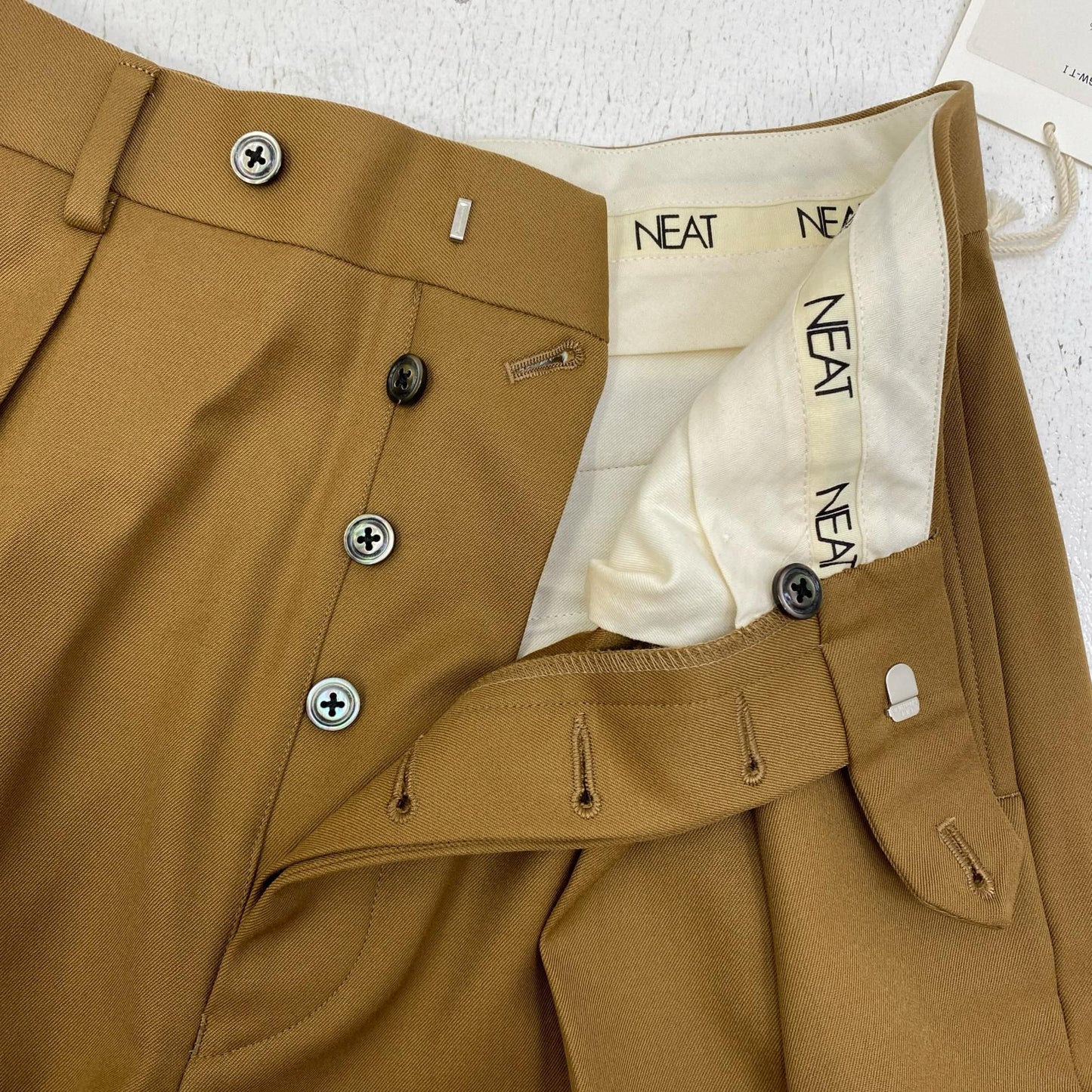 【中古】NEAT | ニート Back Satin Gabardine Wide Type 1 その他ボトムス 24-02BGW-TI キャメル サイズ：48【加古川店】