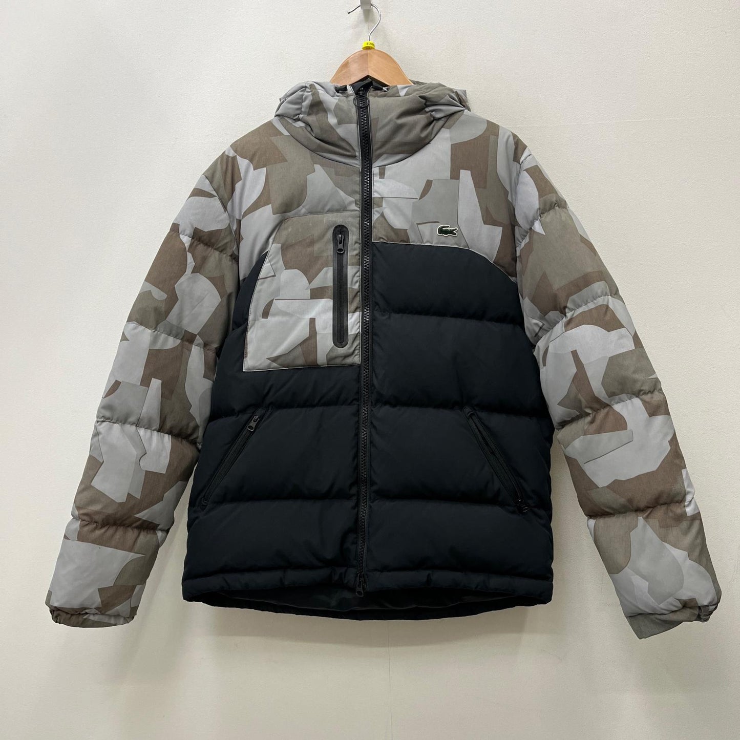 【中古】LACOSTE L!VE | ラコステライブ ダウンジャケット BH3462 カモ サイズ：52【加古川店】