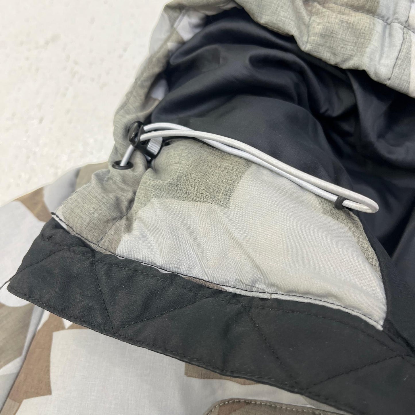 【中古】LACOSTE L!VE | ラコステライブ ダウンジャケット BH3462 カモ サイズ：52【加古川店】