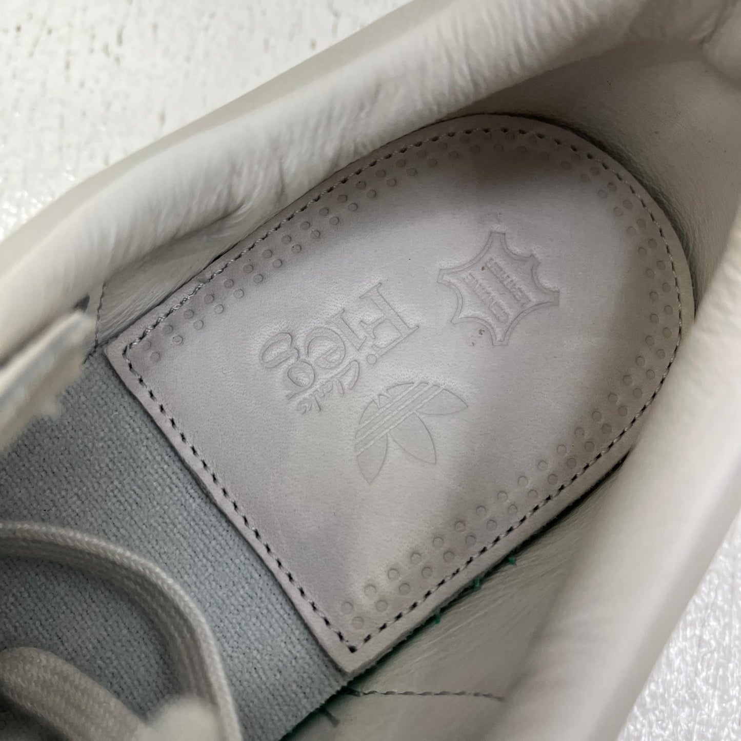 【中古】adidas Originals | アディダスオリジナルス KITH Clarks 8th Street BW Army スニーカー JR5306 アイボリー 27.5cm【加古川店】