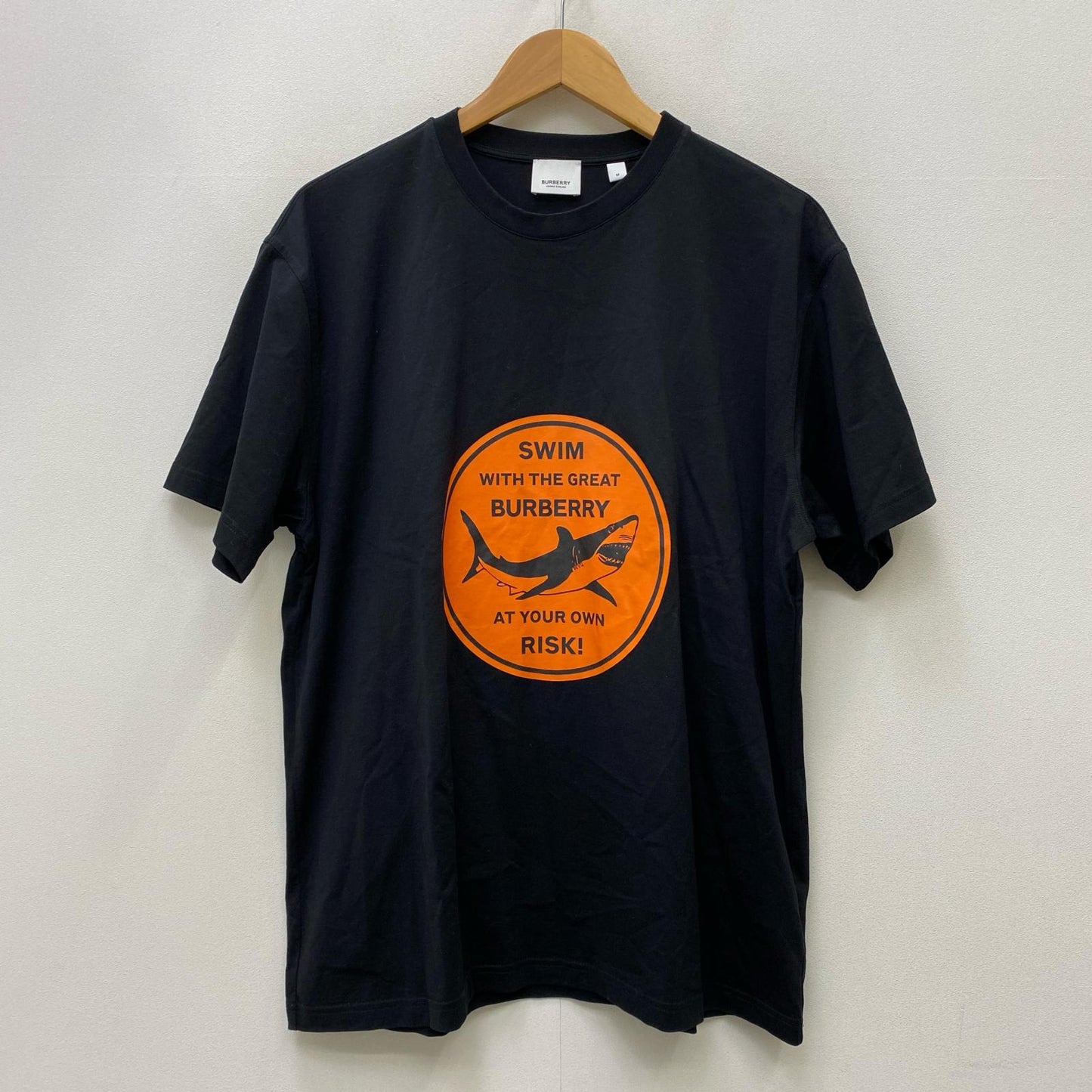 【中古】BURBERRY | バーバリー SHARK GRAFFIC S/S TEE 半袖Ｔシャツ PTSIC931BRA ブラック サイズ：M【加古川店】