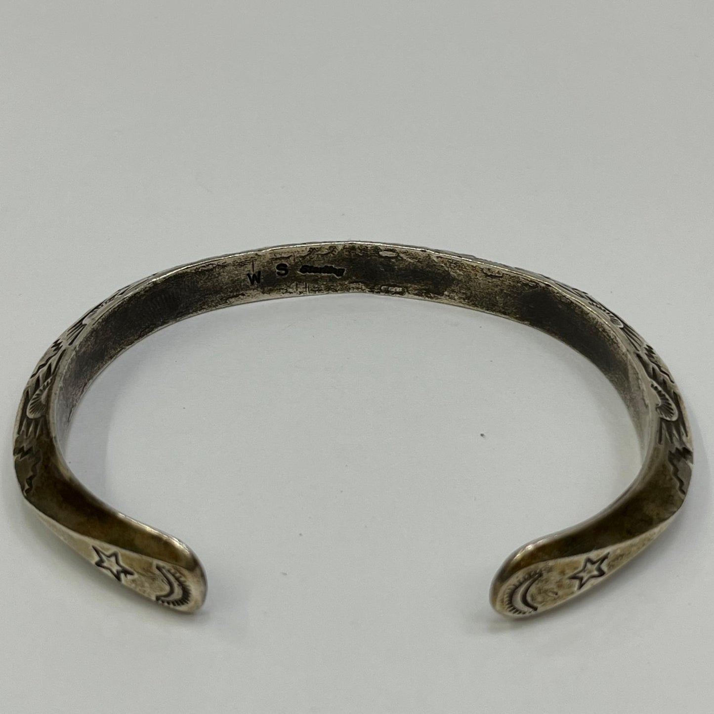 【中古】NAVAJO（ナバホ族） | ナバホゾク WS刻印 Wylie Secatero作 バングル シルバー【加古川店】