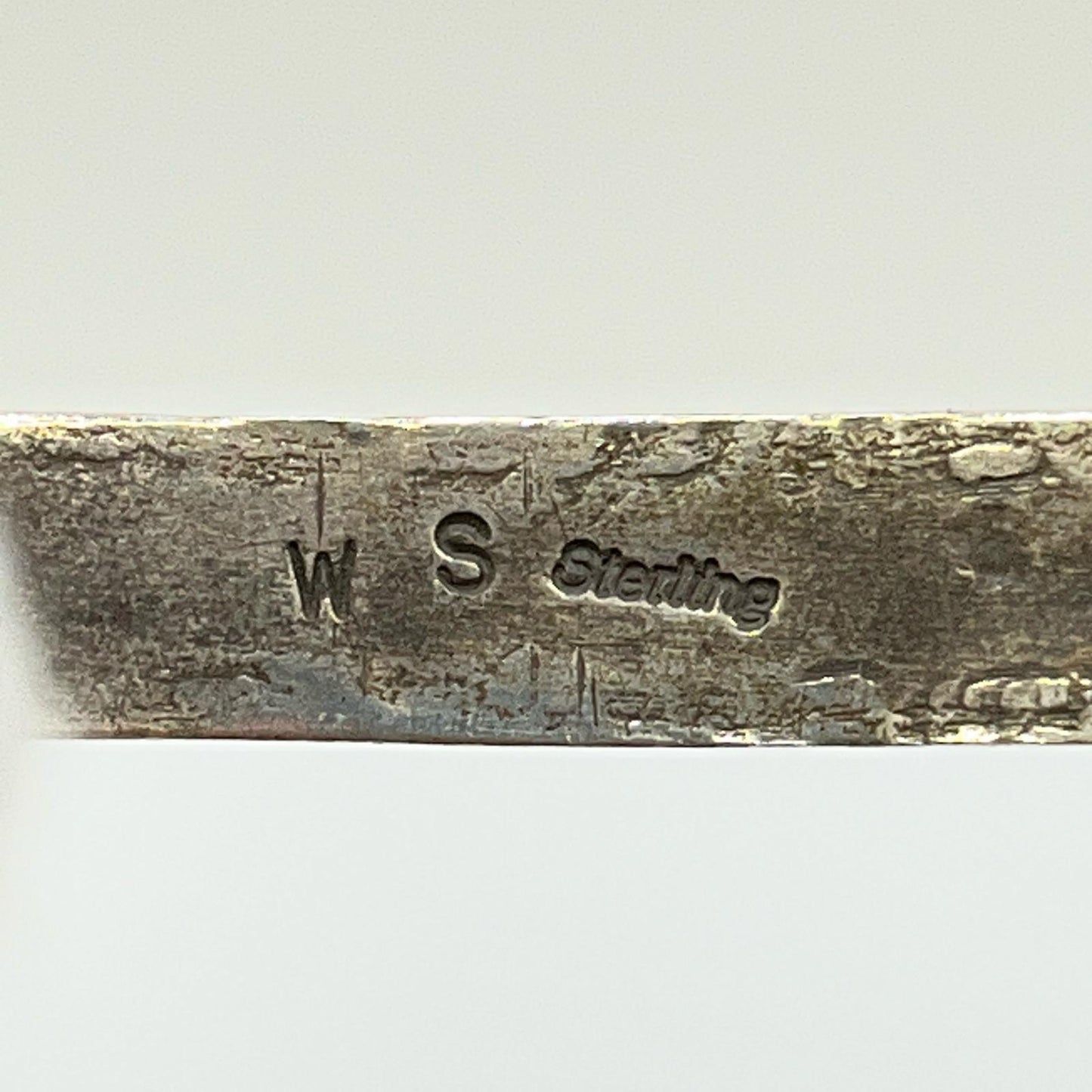 【中古】NAVAJO（ナバホ族） | ナバホゾク WS刻印 Wylie Secatero作 バングル シルバー【加古川店】