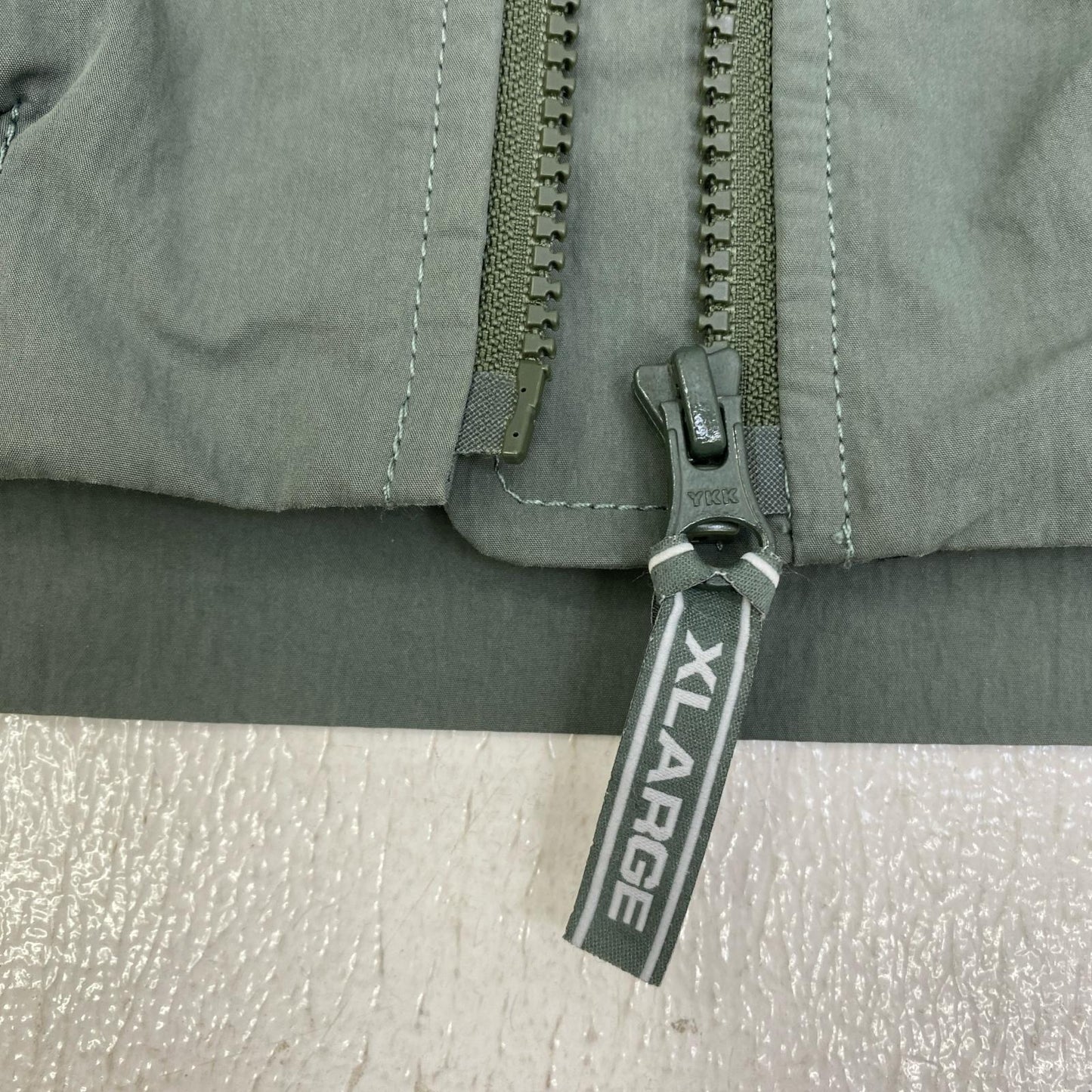 【中古】X-LARGE | エクストララージ RAGLAN HOODED JACKET ナイロンジャケット 101253021004 カーキ サイズ：XL【加古川店】