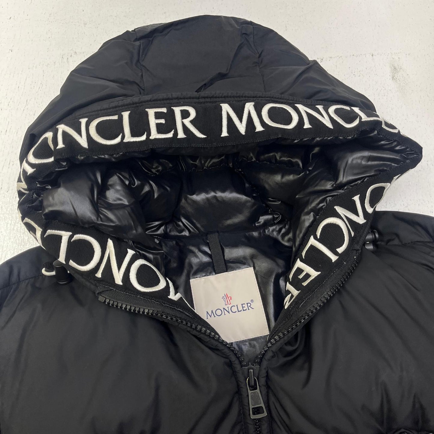 【中古】MONCLER | モンクレール MONTCLA 国内正規品 ダウンジャケット E20914194385 C0300 ブラック サイズ：3【加古川店】