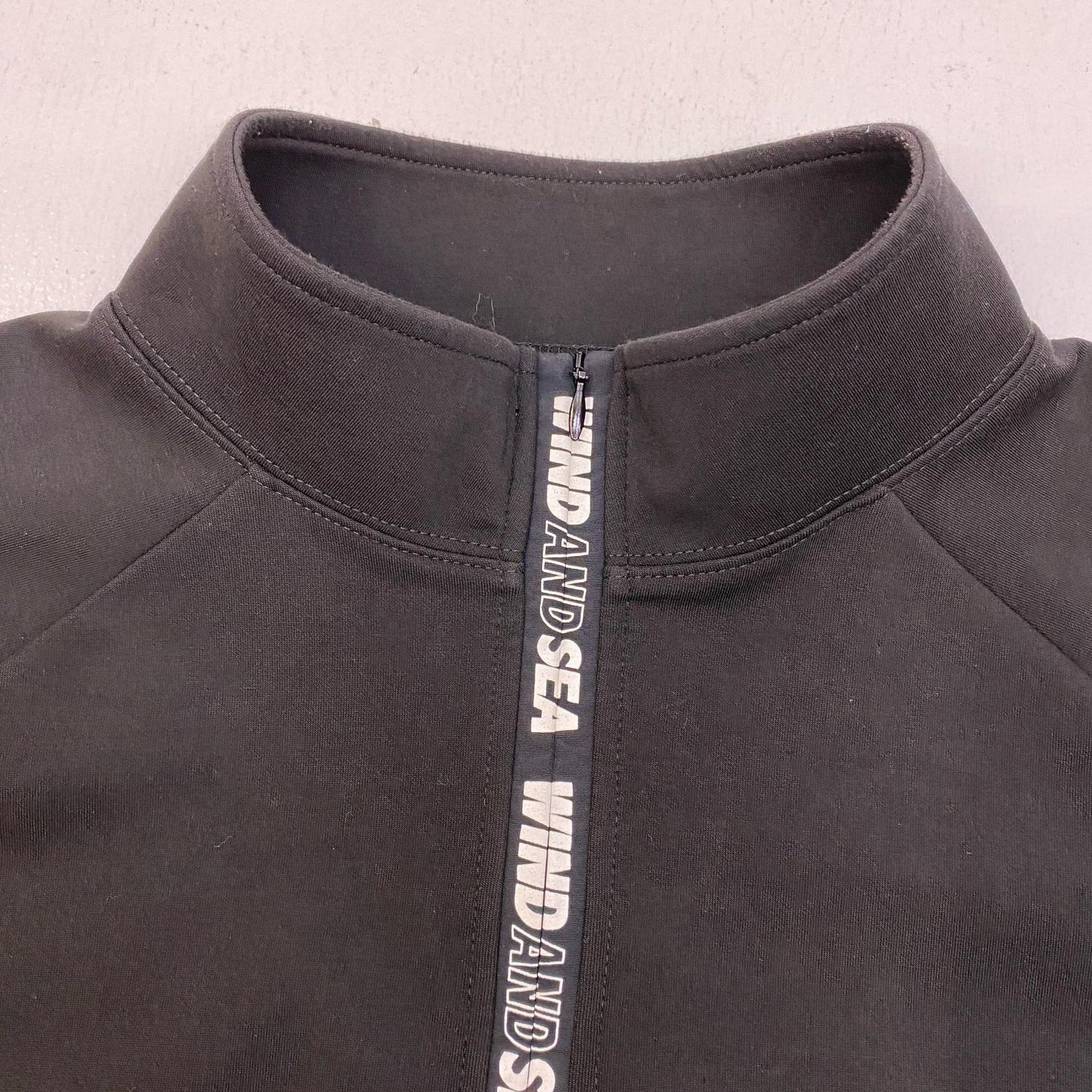 【中古】WIND AND SEA | ウィンダンシーウインダンシー ES_Tech Cardbord Half Zip Shirt スウェット wds-o-fas-25-q3-cs-01 ブラック サイズ：S【加古川店】