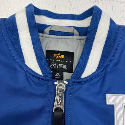 【中古】ALPHA | アルファ Los Angeles Dodgers new era ミリタリージャケット ライトブルー サイズ：L【加古川店】