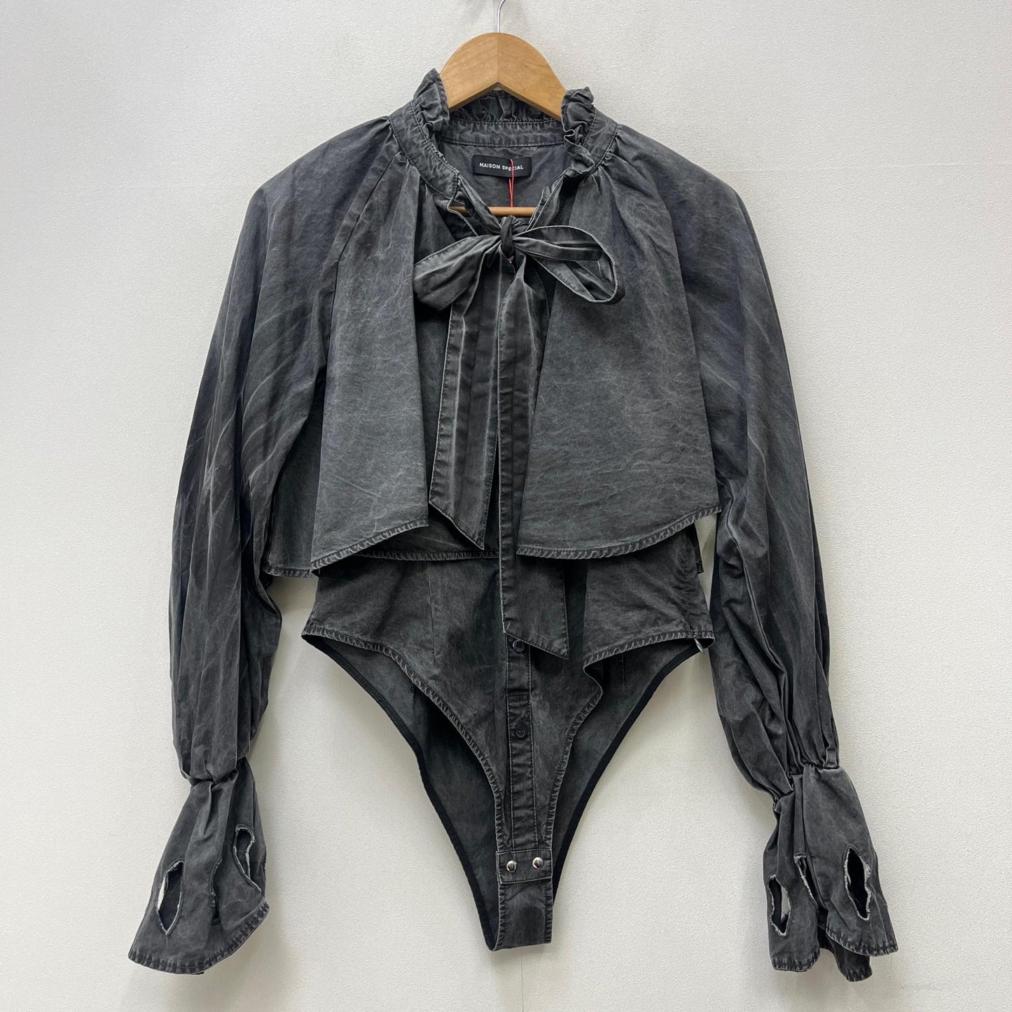 【中古】MAISON SPECIAL | メゾンスペシャル Ruffle Shirt Bodysuit ブラウス チャコールグレー サイズ：FreeSize【加古川店】