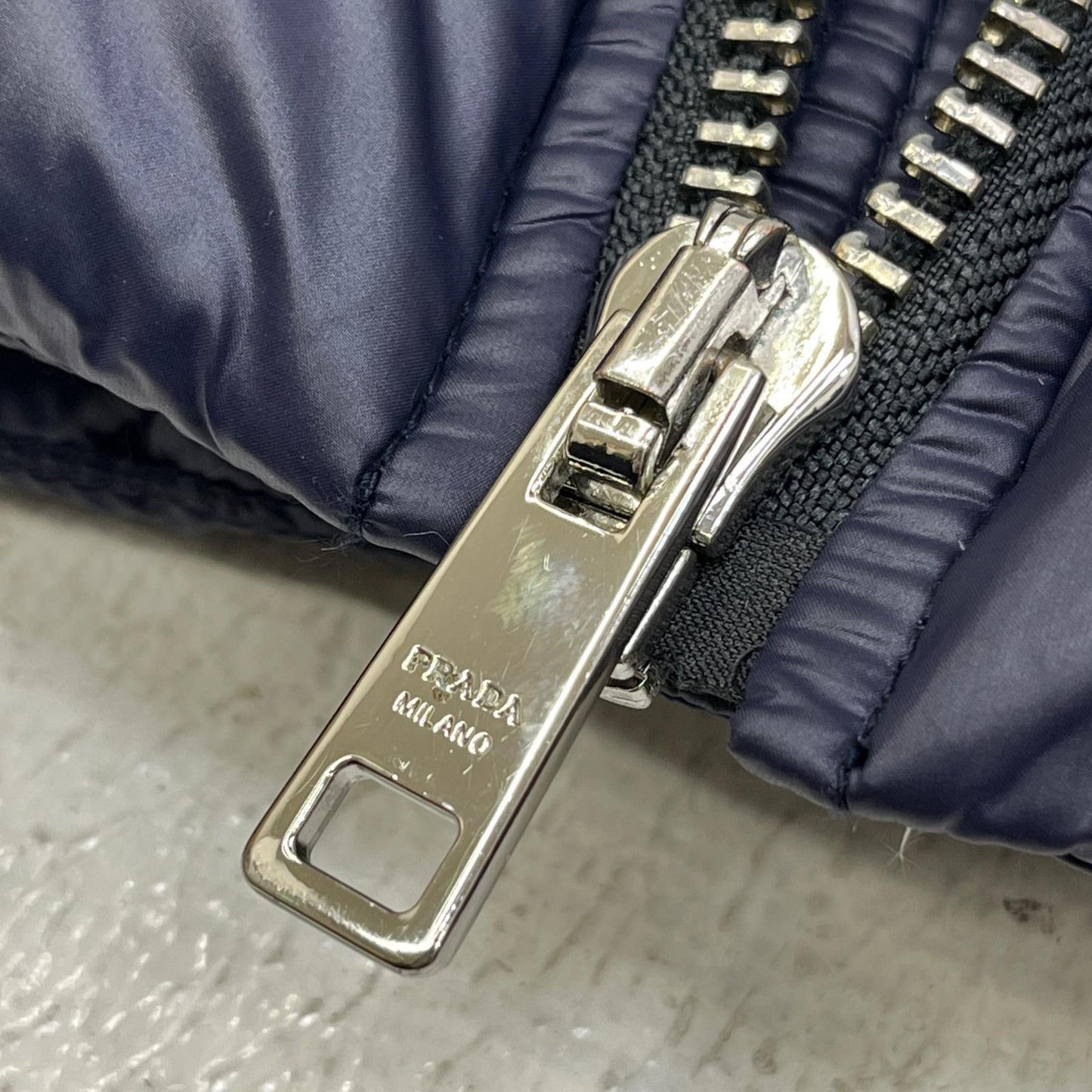 【中古】PRADA | プラダ 国内正規品 ダウンジャケット SGA654R142AR0 ネイビー サイズ：48【加古川店】