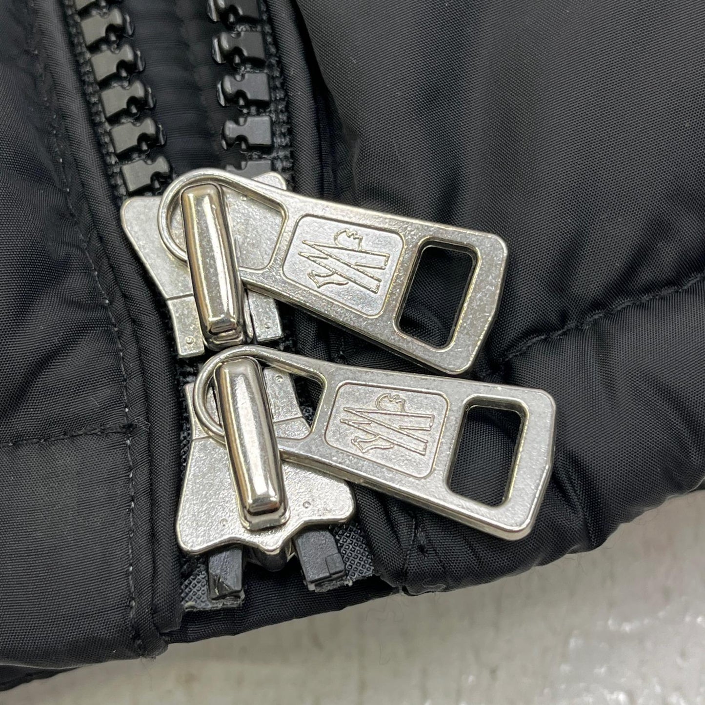 【中古】MONCLER | モンクレール AITON 国内正規品 ダウンジャケット D20914188405 ブラック サイズ：2【加古川店】