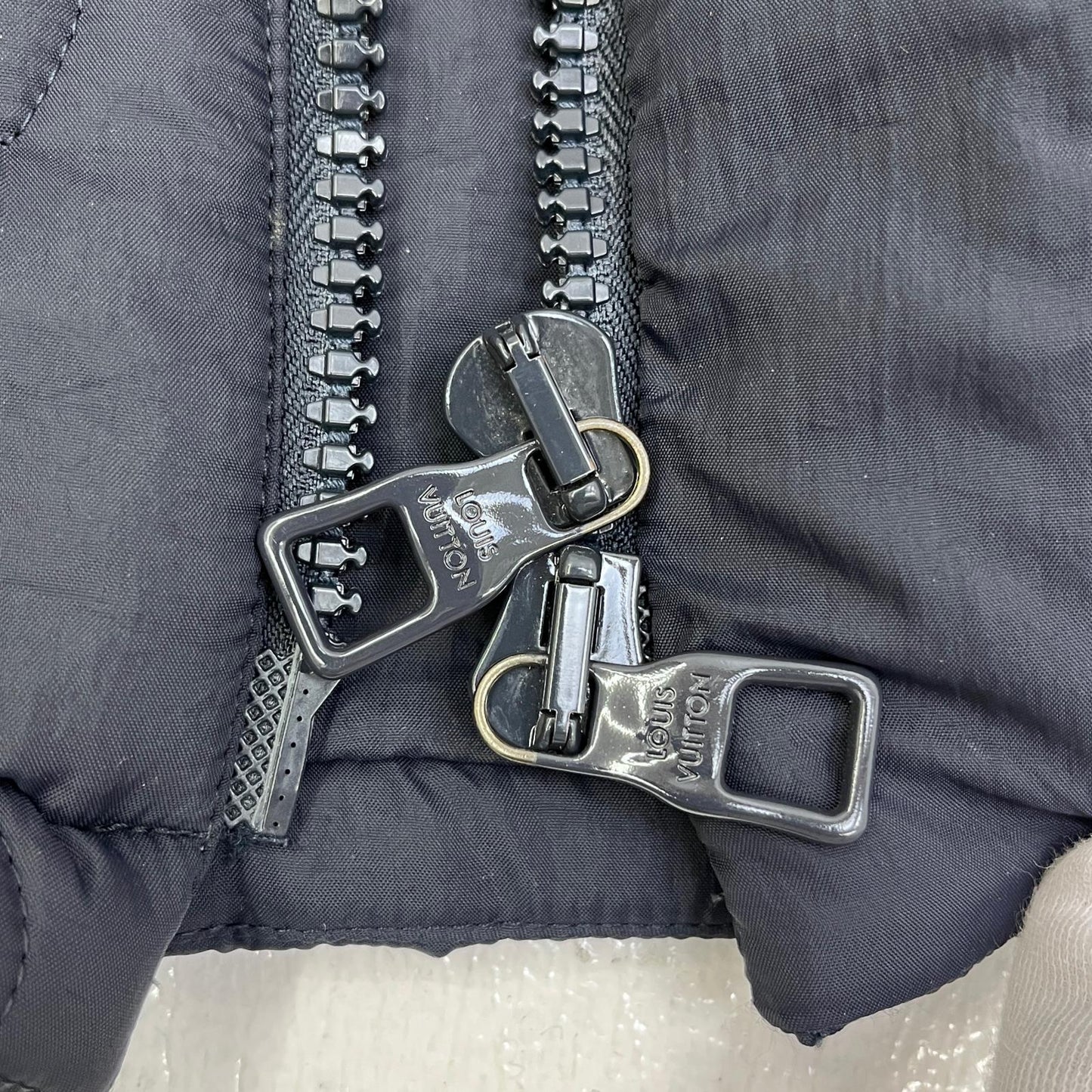 【中古】LOUIS VUITTON | ルイ・ヴィトン Monogram Light Padded Blouson ダウンジャケット ダークネイビー サイズ：46【加古川店】