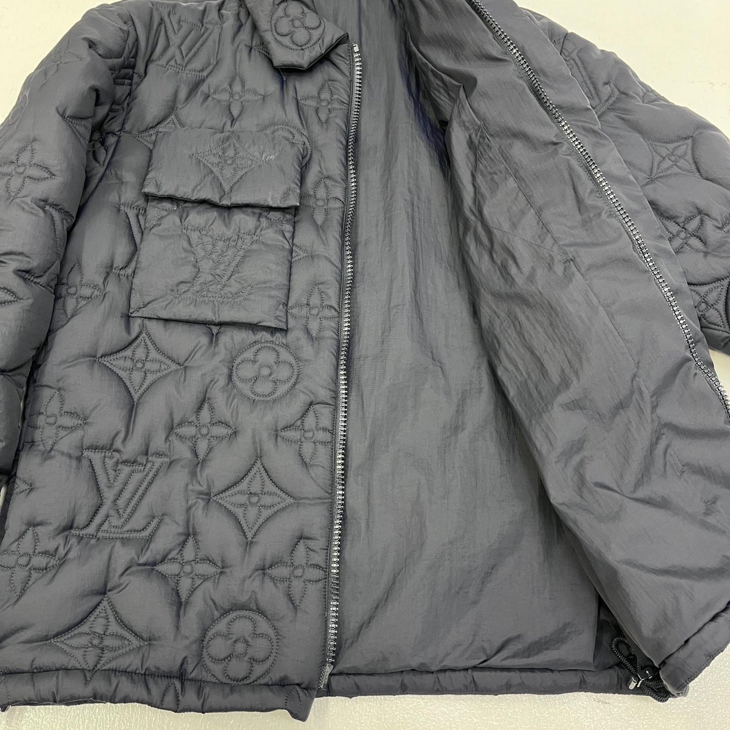 【中古】LOUIS VUITTON | ルイ・ヴィトン Monogram Light Padded Blouson ダウンジャケット ダークネイビー サイズ：46【加古川店】