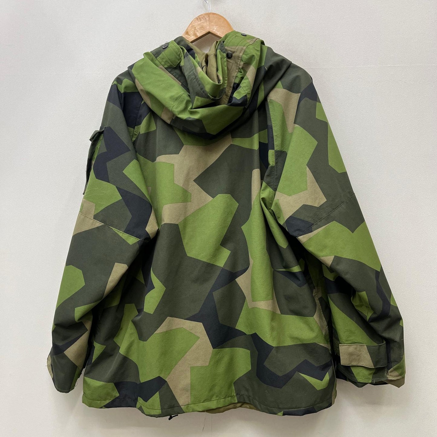 【中古】MILITARY衣料 | ミリタリーイリョウ SWEDISH ARMY ECWCS FIELD PARKA JACKET その他アウター 8415-01-228-1319 カーキ【加古川店】