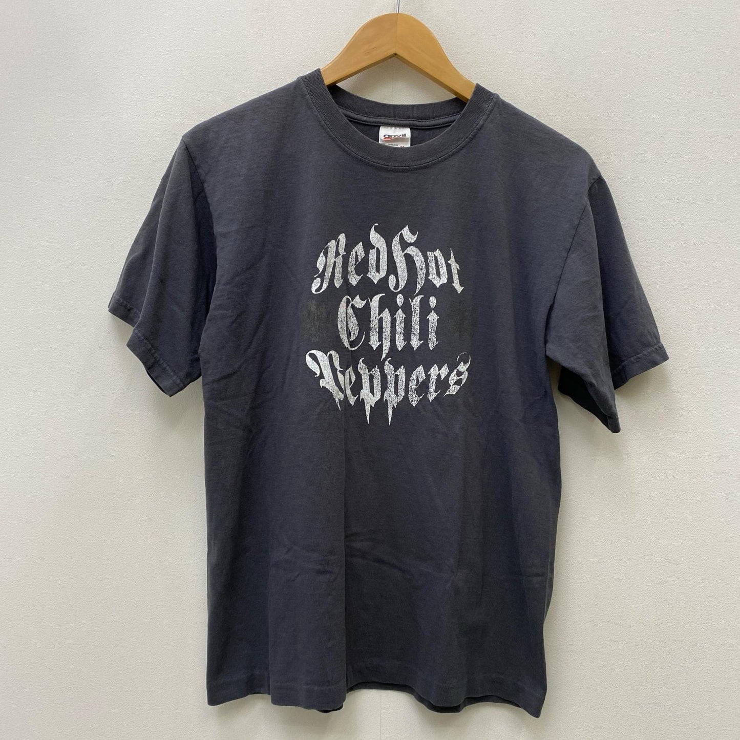 【中古】 red hot chili peppers:old english anvil 半袖Ｔシャツ ブラック サイズ：M【加古川店】