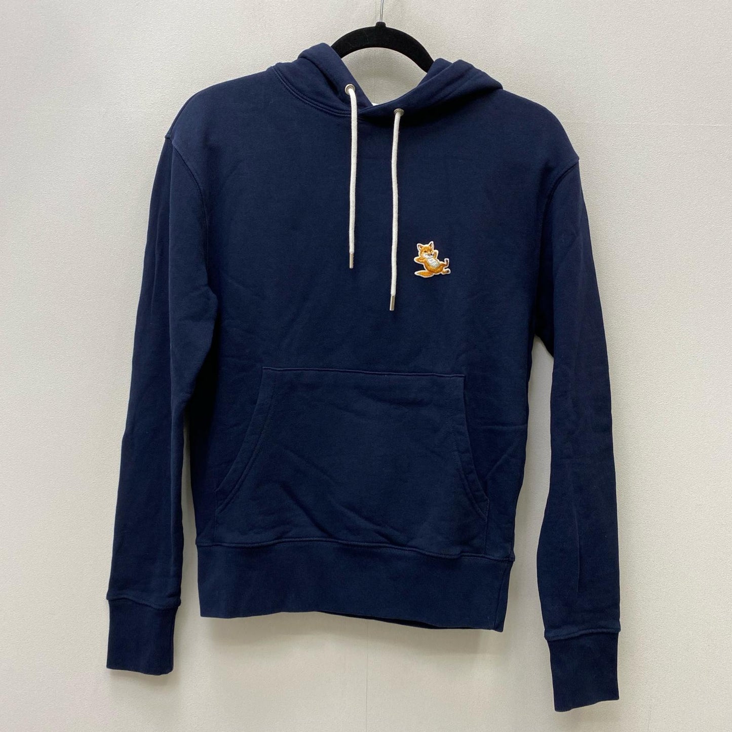 【中古】MAISON KITSUNE | メゾンキツネ CHILLAX FOX PATCH 国内正規品 パーカー IU00355KM0001 ネイビー サイズ：XXS【加古川店】