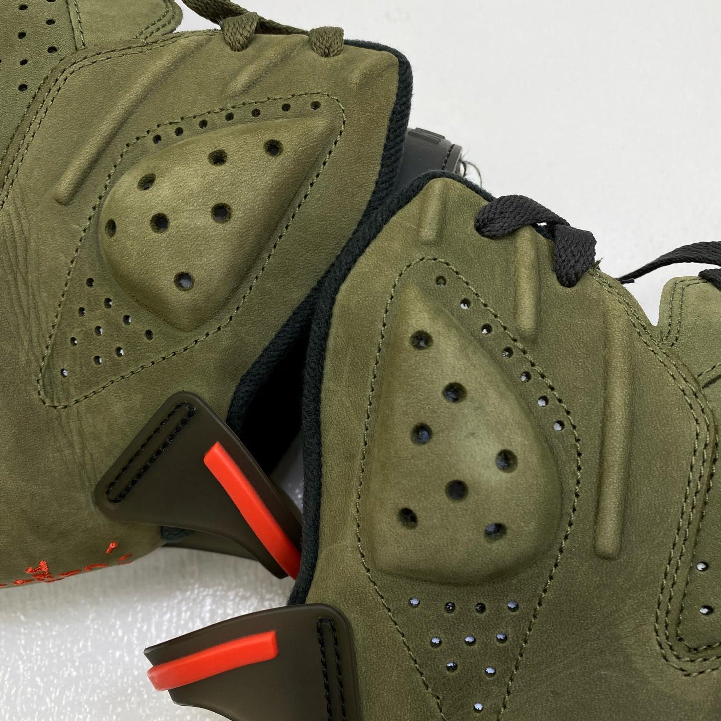 【中古】NIKE | ナイキ Travis Scott×Air Jordan 6 Retro 'Medium Olive' スニーカー CN1084-200 カーキ 27cm【加古川店】