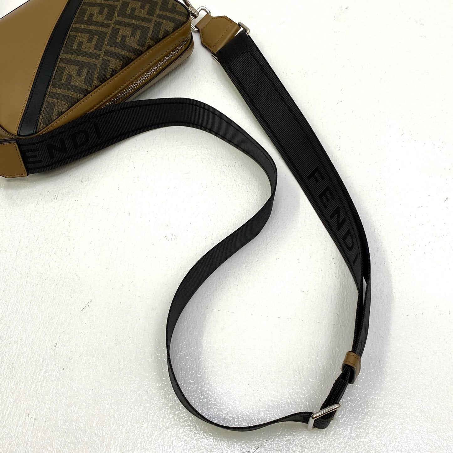 【中古】FENDI | フェンディ ダイアゴナル カメラケース ショルダーバッグ 7M0286【加古川店】