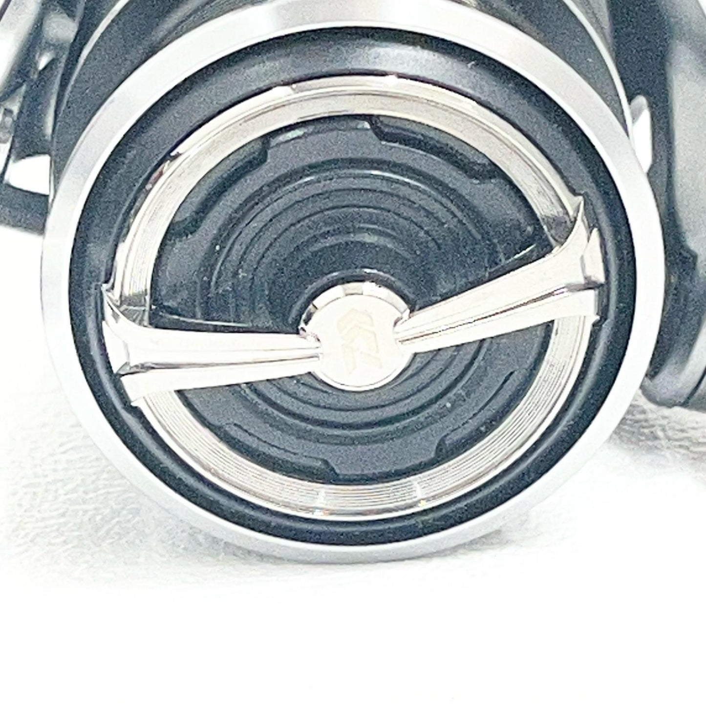 【中古】【フィッシング/釣り/釣具/リール】 【スピニングリール】Daiwa | ダイワ 25カルディアFCLT 2000S【加古川店】