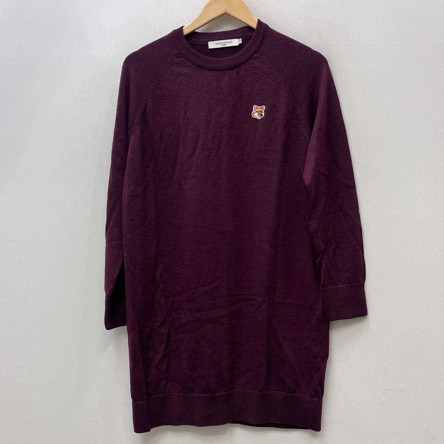 【中古】MAISON KITSUNE | メゾンキツネ FOX HEAD PATCH JUMPER DRESS ワンピース JW01625KT036 ボルドー/バーガンディー サイズ：S【加古川店】