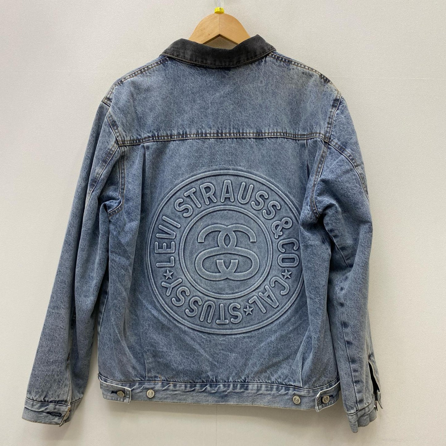 【中古】Levi's | リーバイス ×STUSSY EMBOSSED TRUCKER JACKET デニム A5215-0000 インディゴ サイズ：L【加古川店】