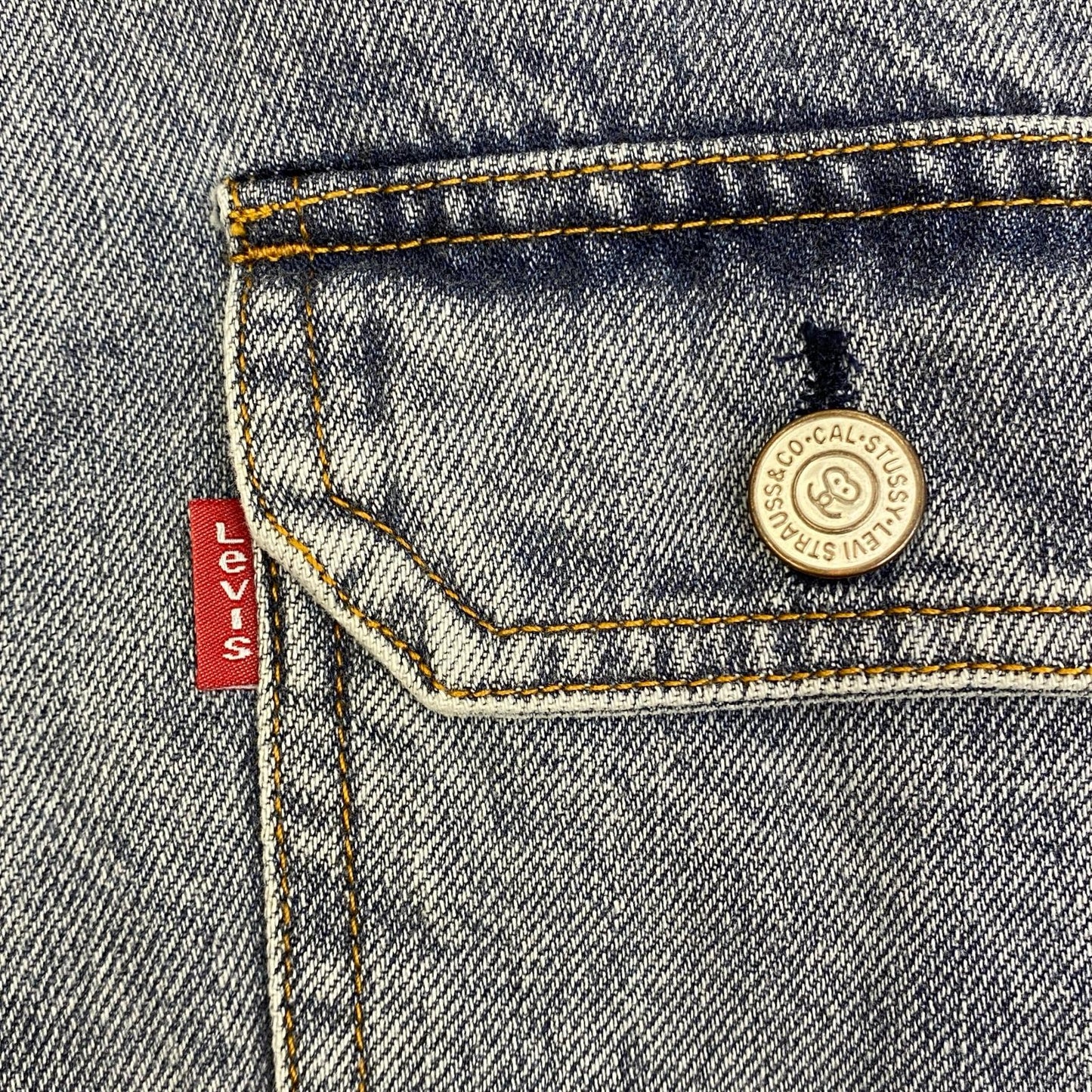 【中古】Levi's | リーバイス ×STUSSY EMBOSSED TRUCKER JACKET デニム A5215-0000 インディゴ サイズ：L【加古川店】