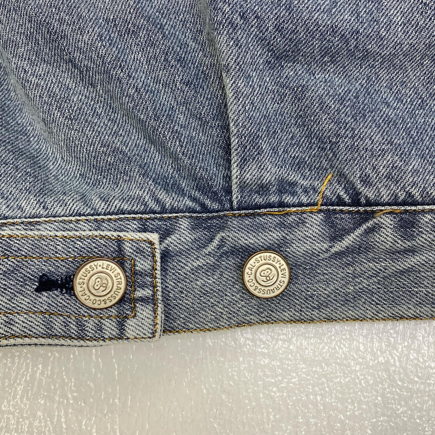 【中古】Levi's | リーバイス ×STUSSY EMBOSSED TRUCKER JACKET デニム A5215-0000 インディゴ サイズ：L【加古川店】