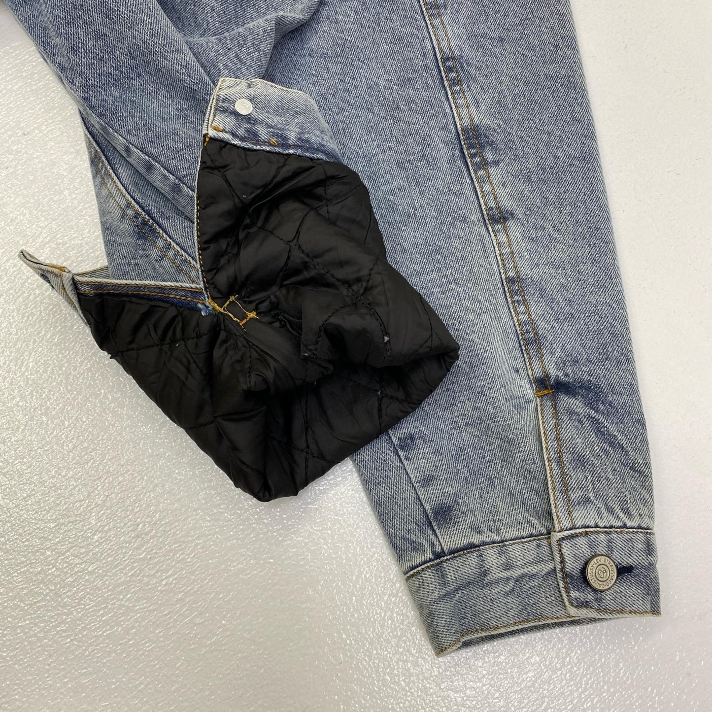 【中古】Levi's | リーバイス ×STUSSY EMBOSSED TRUCKER JACKET デニム A5215-0000 インディゴ サイズ：L【加古川店】