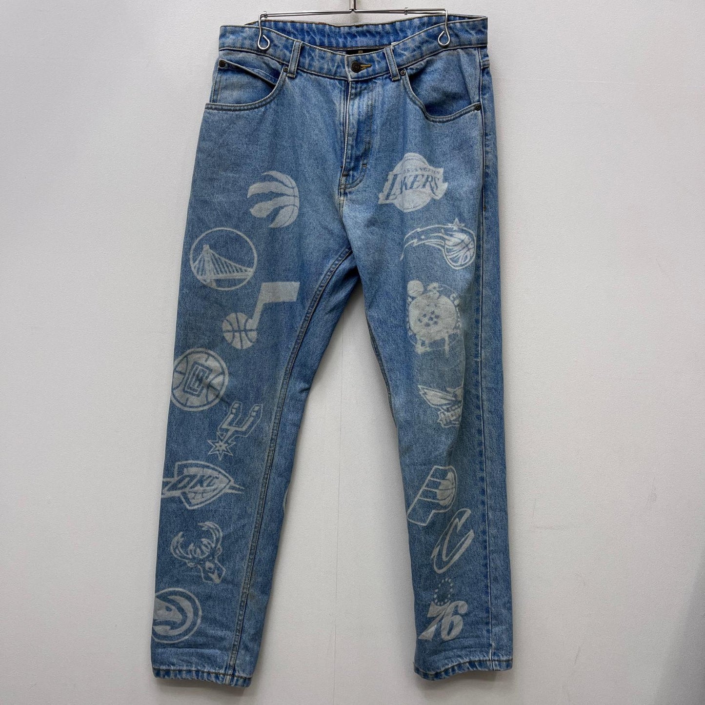 【中古】OCTOBER'S VERY OWN | オクトバーズベリーオウン LAKERS デニムパンツ インディゴ サイズ：32【加古川店】