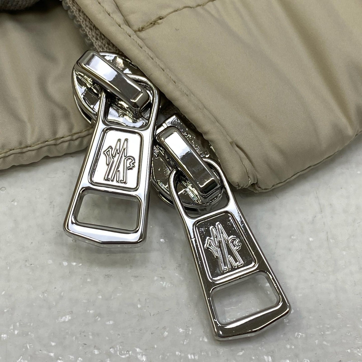 【中古】MONCLER | モンクレール MEIDASSA ナイロンジャケット K10911A00193 ベージュ サイズ：1【加古川店】