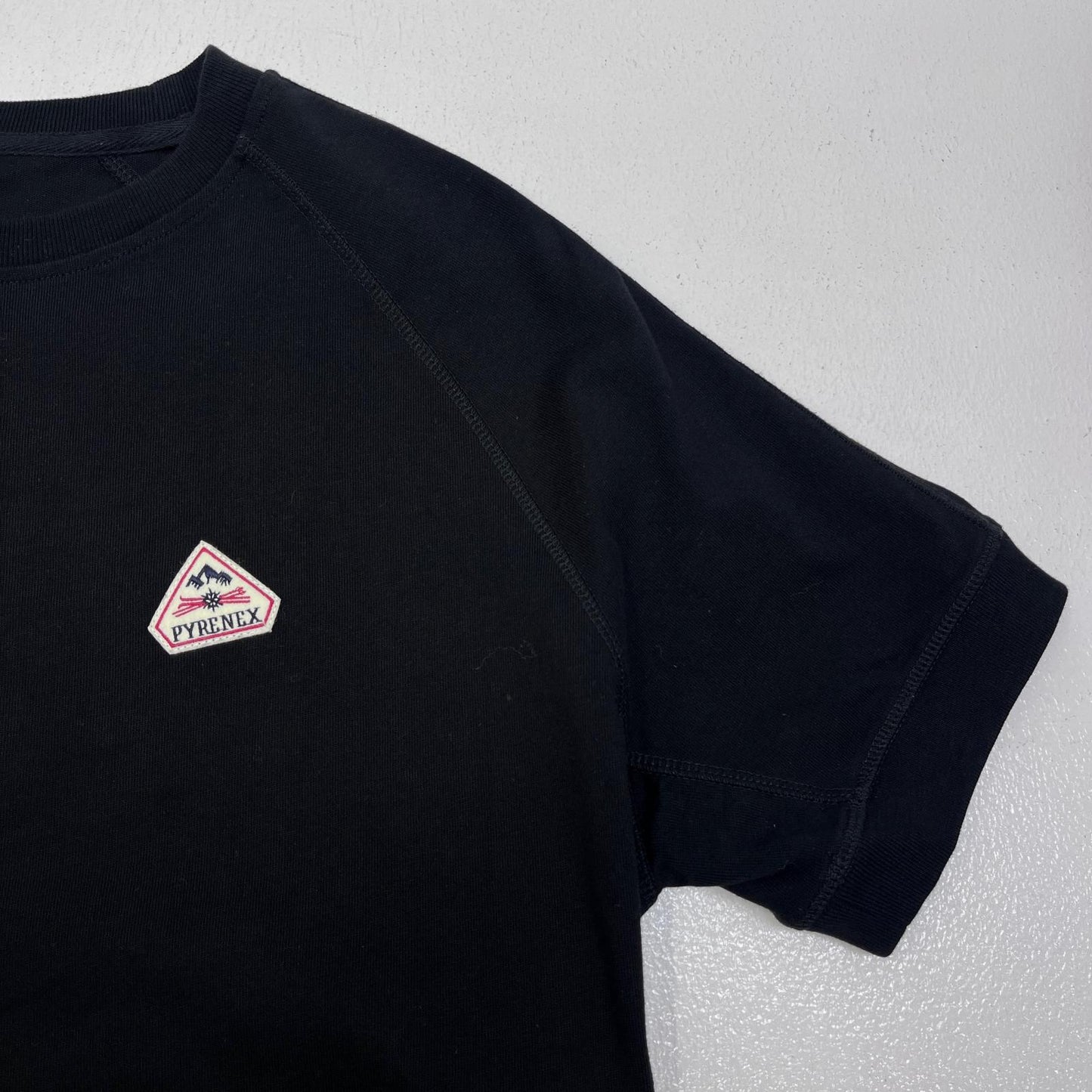 【中古】Pyrenex | ピレネックス ロゴワッペン 半袖Ｔシャツ HMR016 ブラック サイズ：S【加古川店】