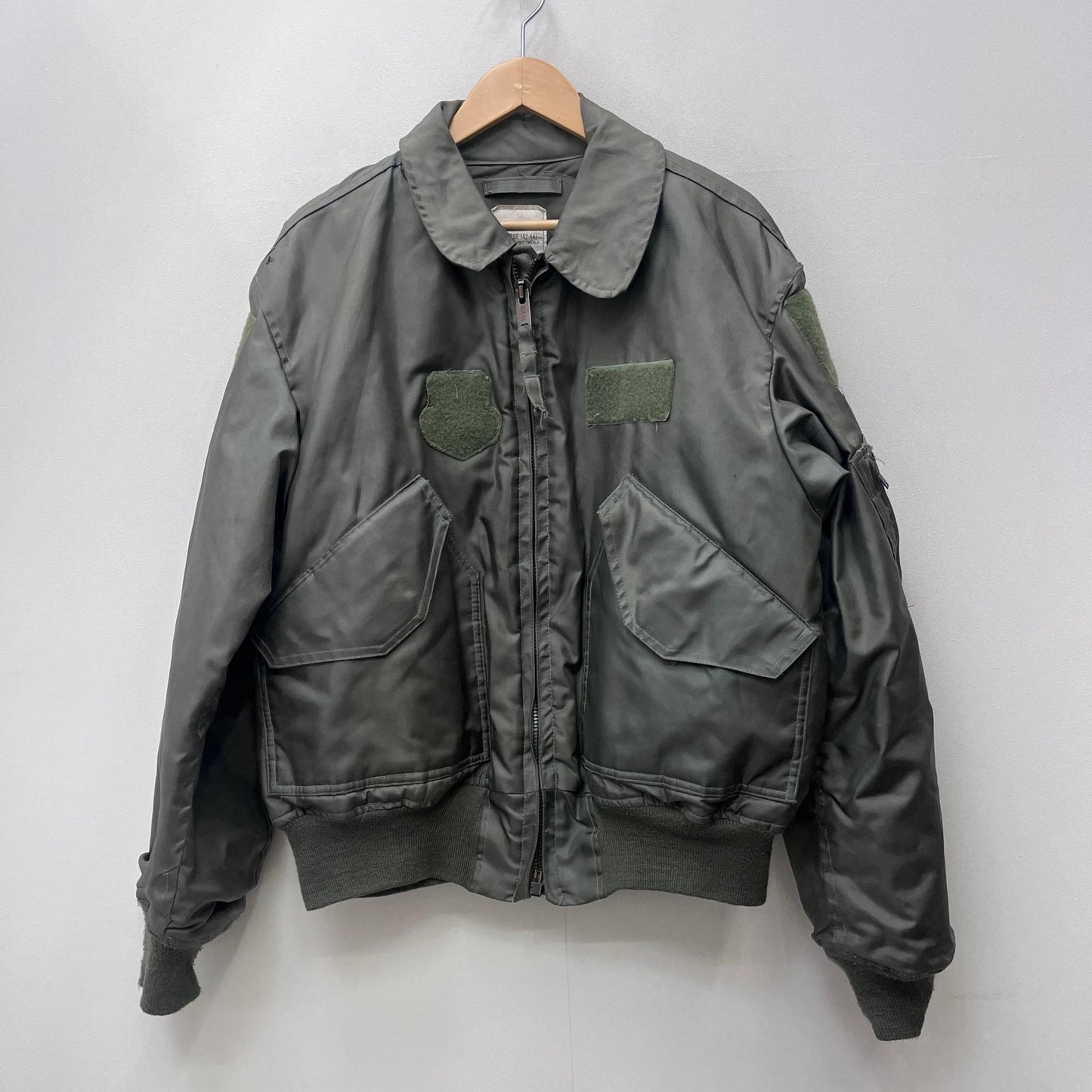 【中古】MILITARY衣料 | ミリタリーイリョウ CWU-45P ミリタリーコート 8415-00-310-1133 カーキ サイズ：L【加古川店】