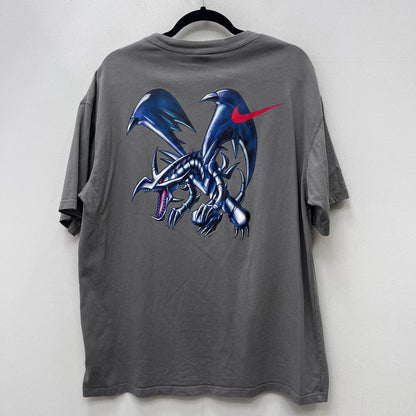 【中古】NIKE | ナイキ Yu-Gi-Oh x Nike Solo Swoosh Tee QS 半袖Ｔシャツ io7985-029 グレー サイズ：L【加古川店】