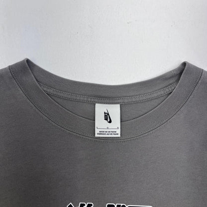 【中古】NIKE | ナイキ Yu-Gi-Oh x Nike Solo Swoosh Tee QS 半袖Ｔシャツ io7985-029 グレー サイズ：L【加古川店】