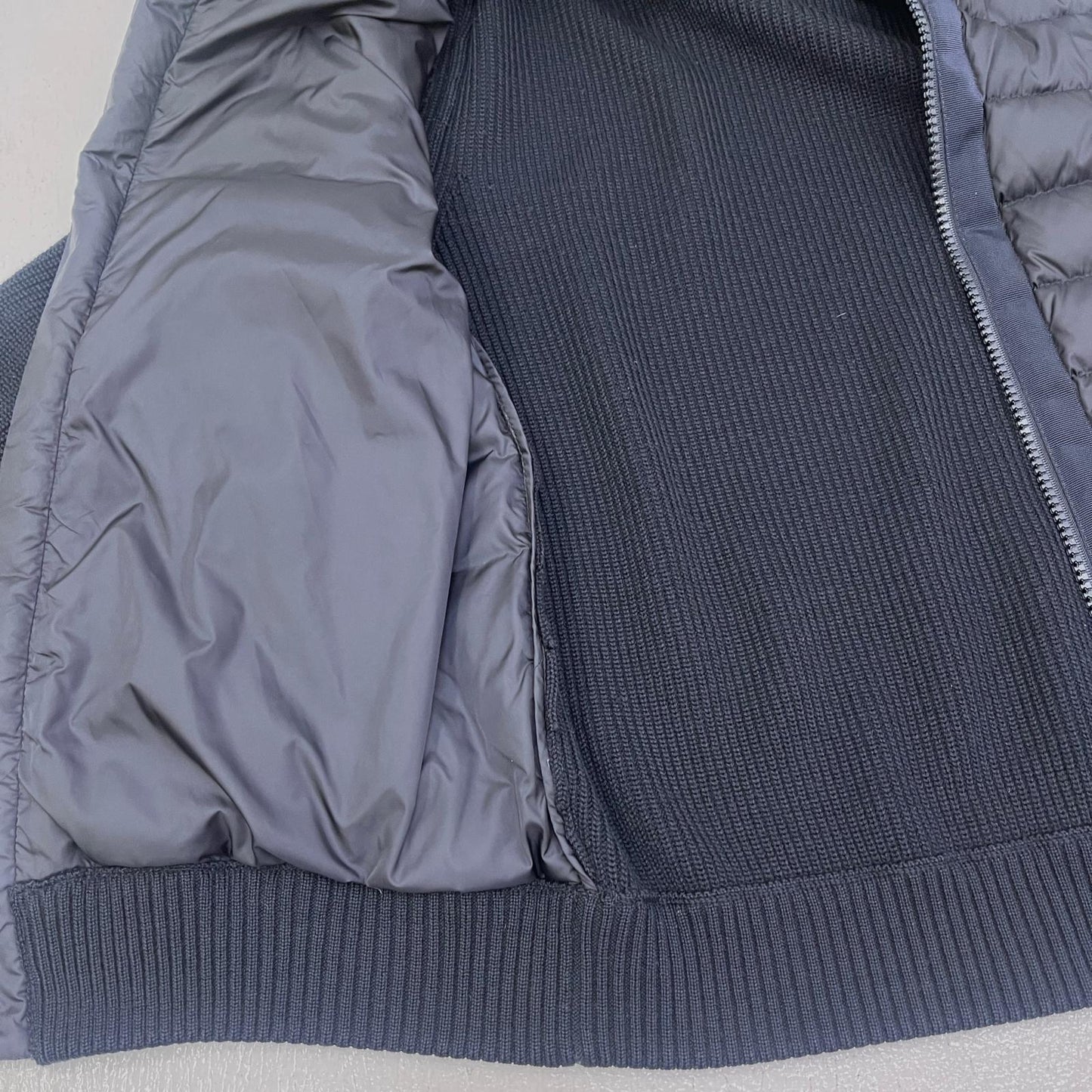 【中古】MONCLER | モンクレール CARDIGAN TRICOT ダウンジャケット H20919B50800 ネイビー サイズ：M【加古川店】