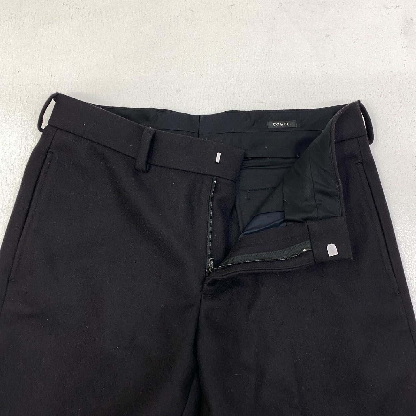 【中古】COMOLI | コモリ ﾗｲﾄﾒﾙﾄﾝﾊﾟｲﾌﾟｽﾃﾑﾊﾟﾝﾂ パンツ Y03-03016 ブラック サイズ：3【加古川店】