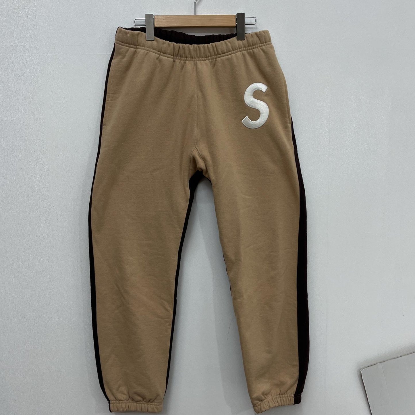 Supreme | シュプリーム S Logo Split Sweatpant 年式:21AW パンツ ベージュ サイズ：M【加古川店】