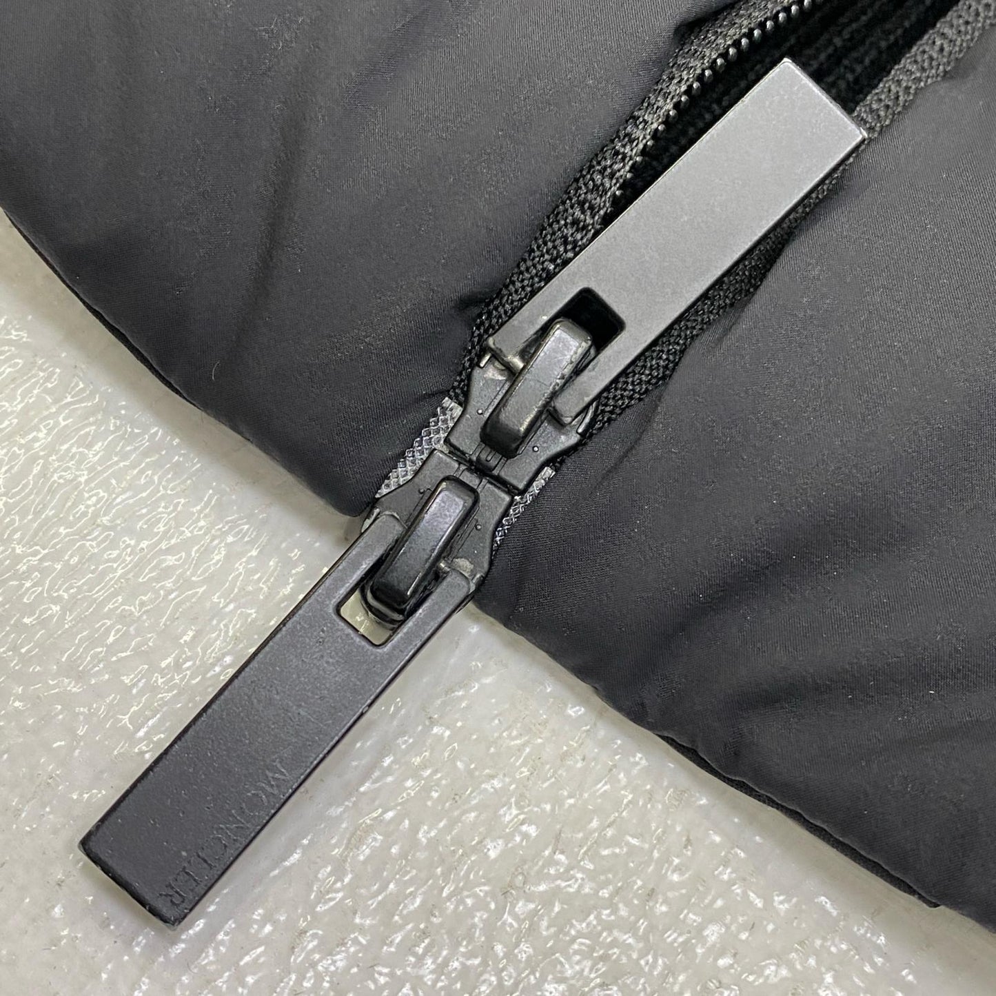【中古】MONCLER | モンクレール ニット切替ダウンジャケット その他アウター G20919B00007 ブラック サイズ：L【加古川店】
