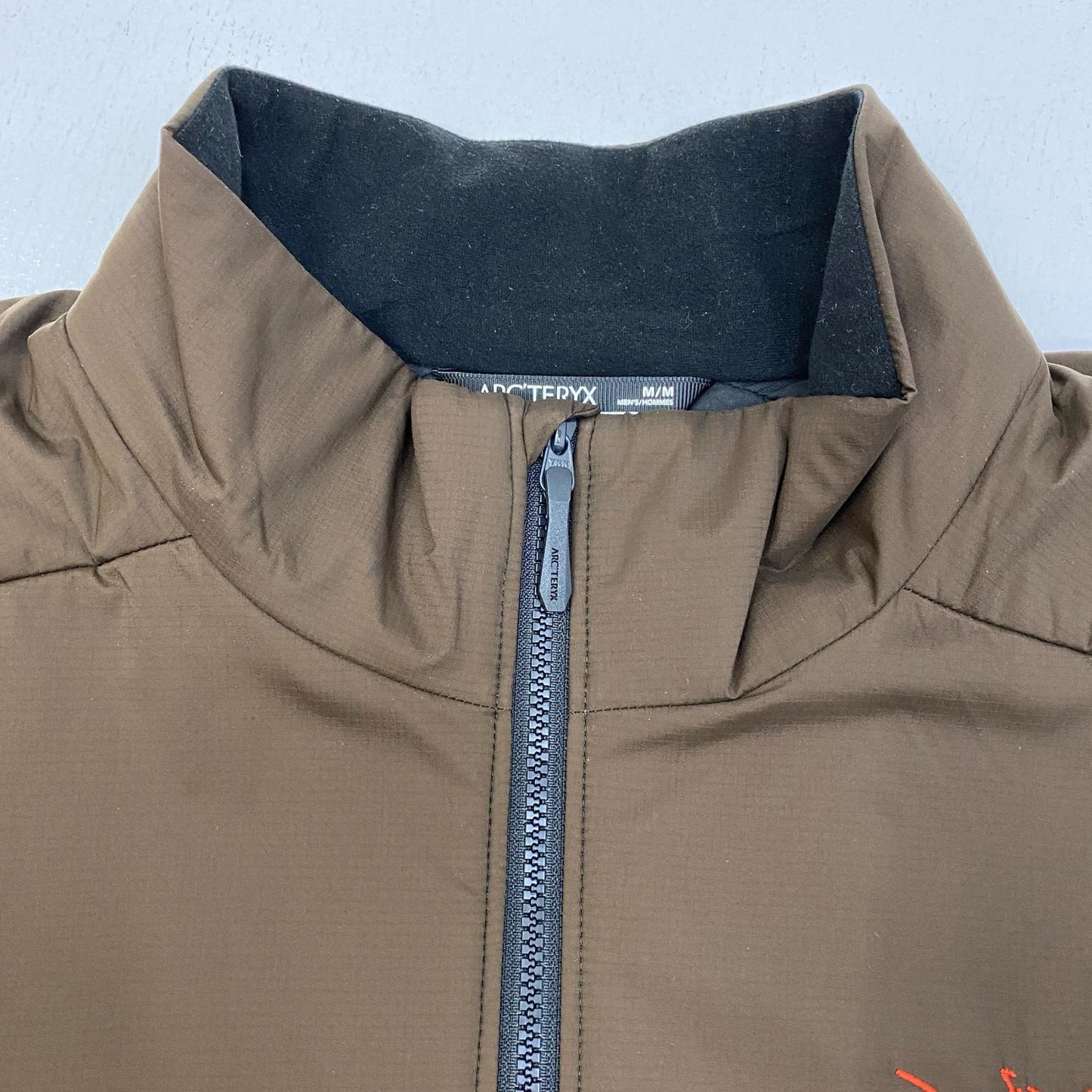 【中古】ARC'TERYX | アークテリクス atom jacket その他アウター ブラウン サイズ：M【加古川店】
