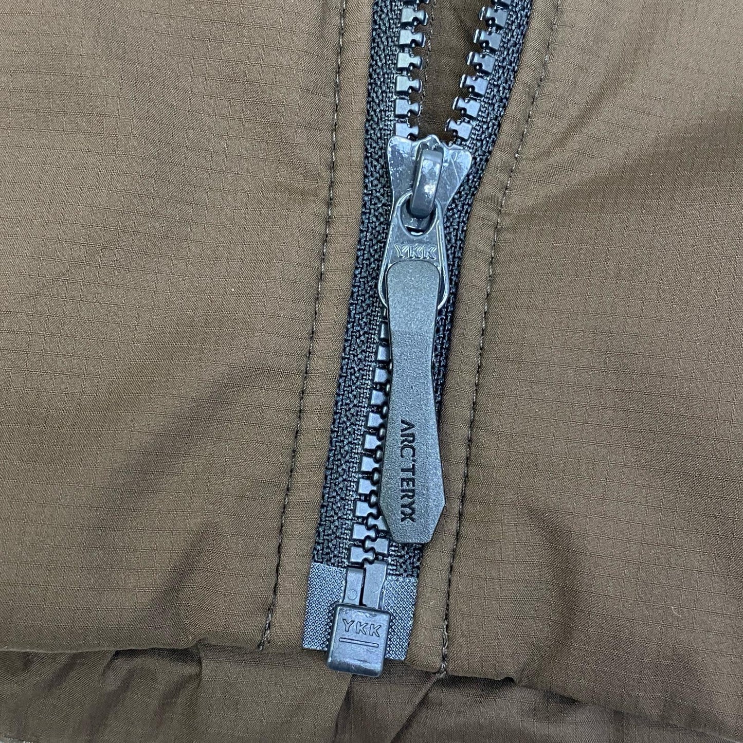 【中古】ARC'TERYX | アークテリクス atom jacket その他アウター ブラウン サイズ：M【加古川店】