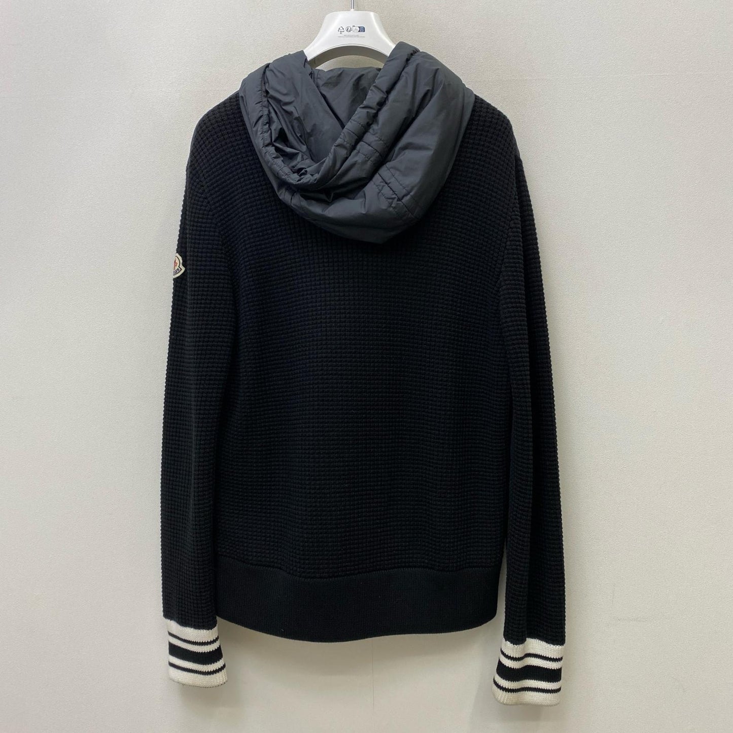 【中古】MONCLER | モンクレール CARDIGAN TRICOT その他アウター K10919B00015 ブラック サイズ：XL【加古川店】