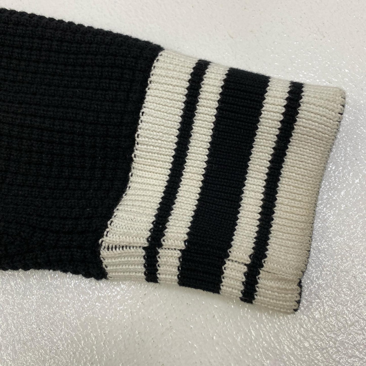 【中古】MONCLER | モンクレール CARDIGAN TRICOT その他アウター K10919B00015 ブラック サイズ：XL【加古川店】