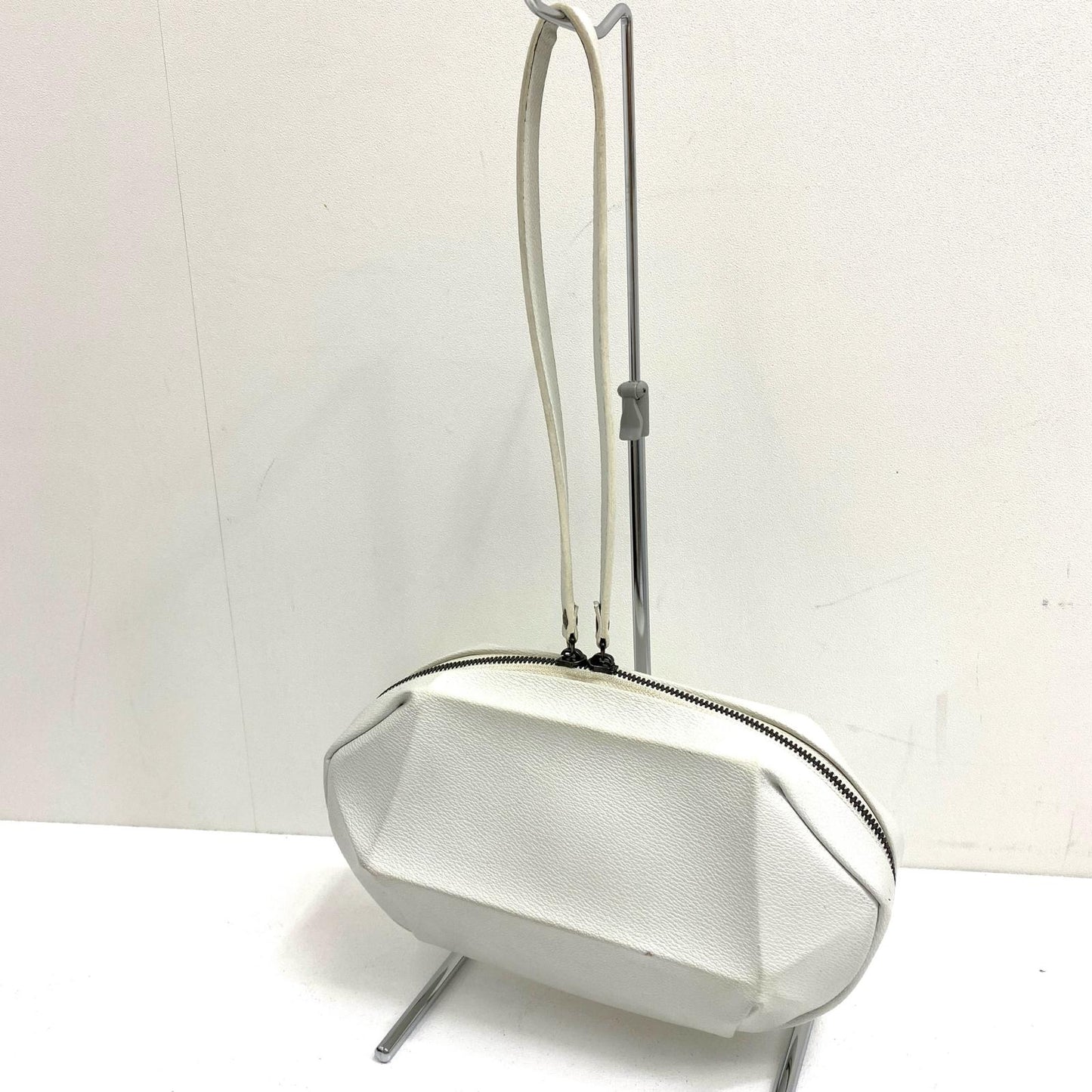 【中古】ISSEY MIYAKE | イッセイミヤケ ショルダーバッグ PP64-AG501 ホワイト【加古川店】