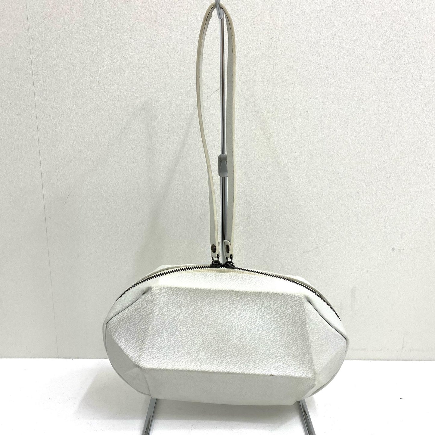 【中古】ISSEY MIYAKE | イッセイミヤケ ショルダーバッグ PP64-AG501 ホワイト【加古川店】