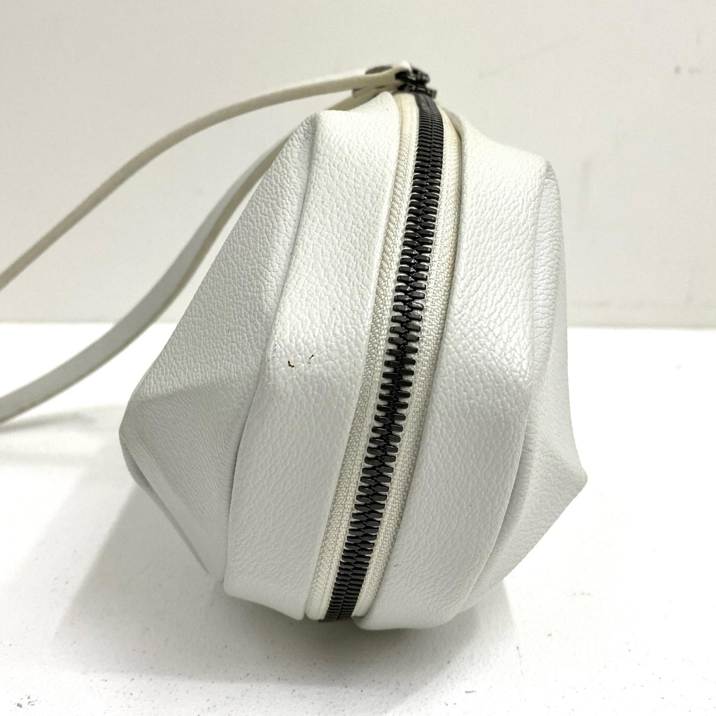 【中古】ISSEY MIYAKE | イッセイミヤケ ショルダーバッグ PP64-AG501 ホワイト【加古川店】