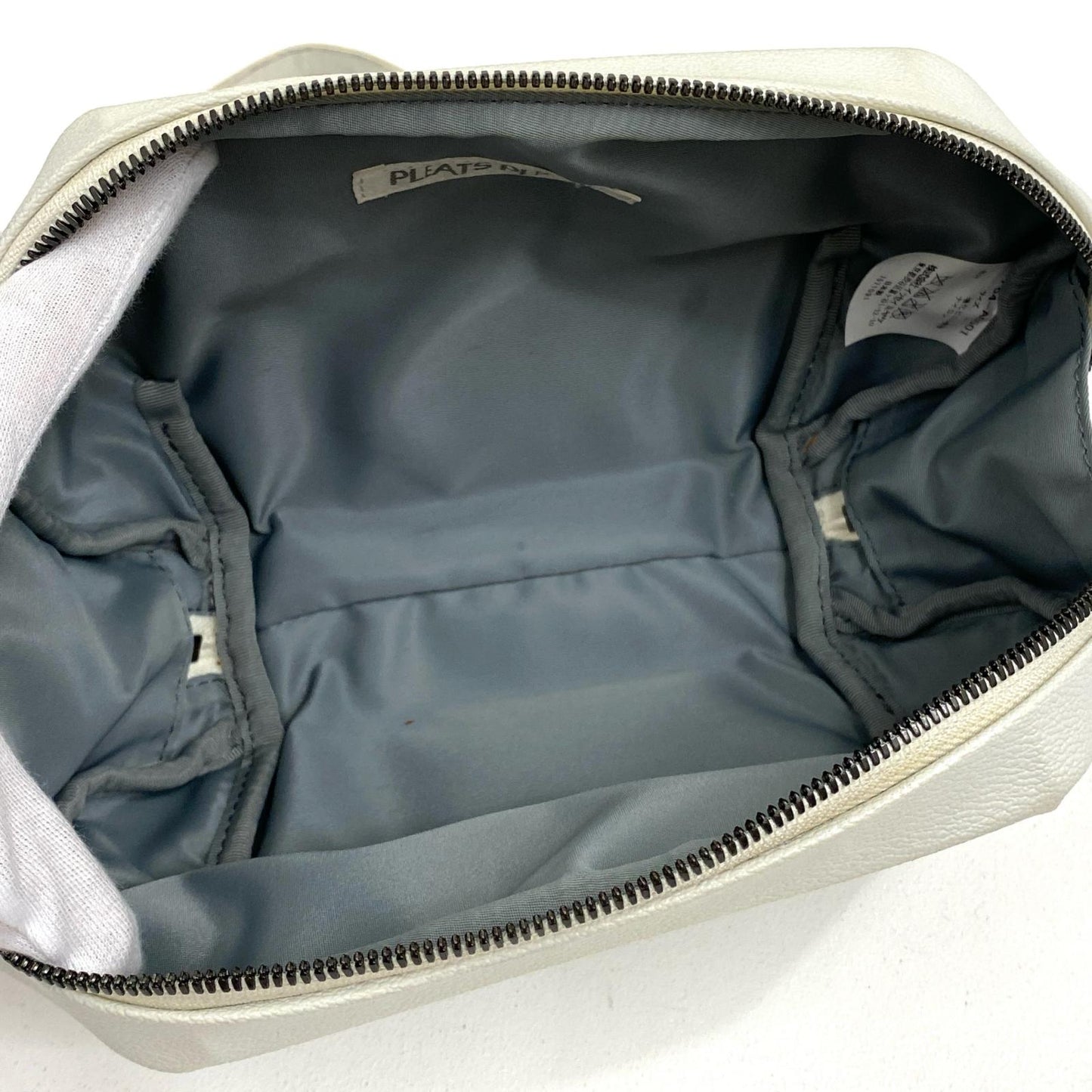 【中古】ISSEY MIYAKE | イッセイミヤケ ショルダーバッグ PP64-AG501 ホワイト【加古川店】