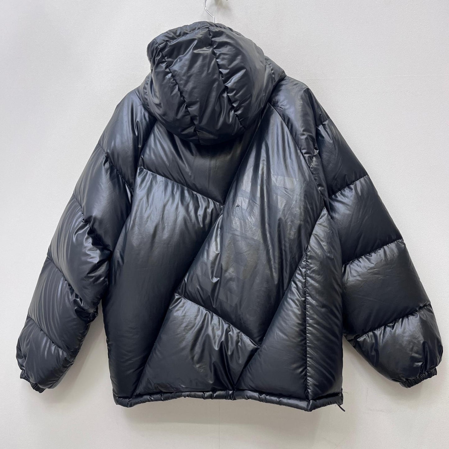 【中古】TIGHTBOOTH PRODUCTION | タイトブースプロダクション Chaos Fishing Club ダウンジャケット ブラック サイズ：M【加古川店】