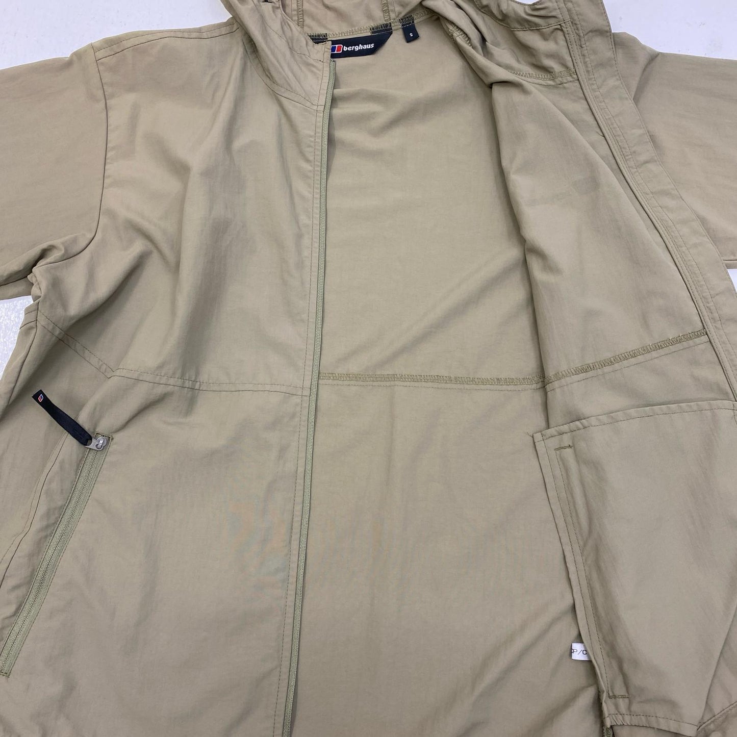 【中古】BERGHAUS | バーグハウス M Travel Windshirt ナイロンジャケット 20190 ベージュ サイズ：S【加古川店】