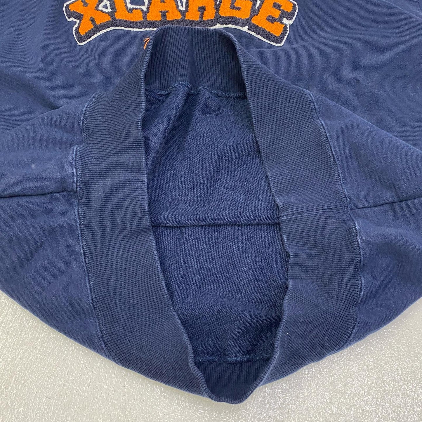 【中古】X-LARGE | エクストララージ STRIPED SLEEVE TEAM LOGO CREWNECK スウェット 101223012007 ネイビー サイズ：L【加古川店】