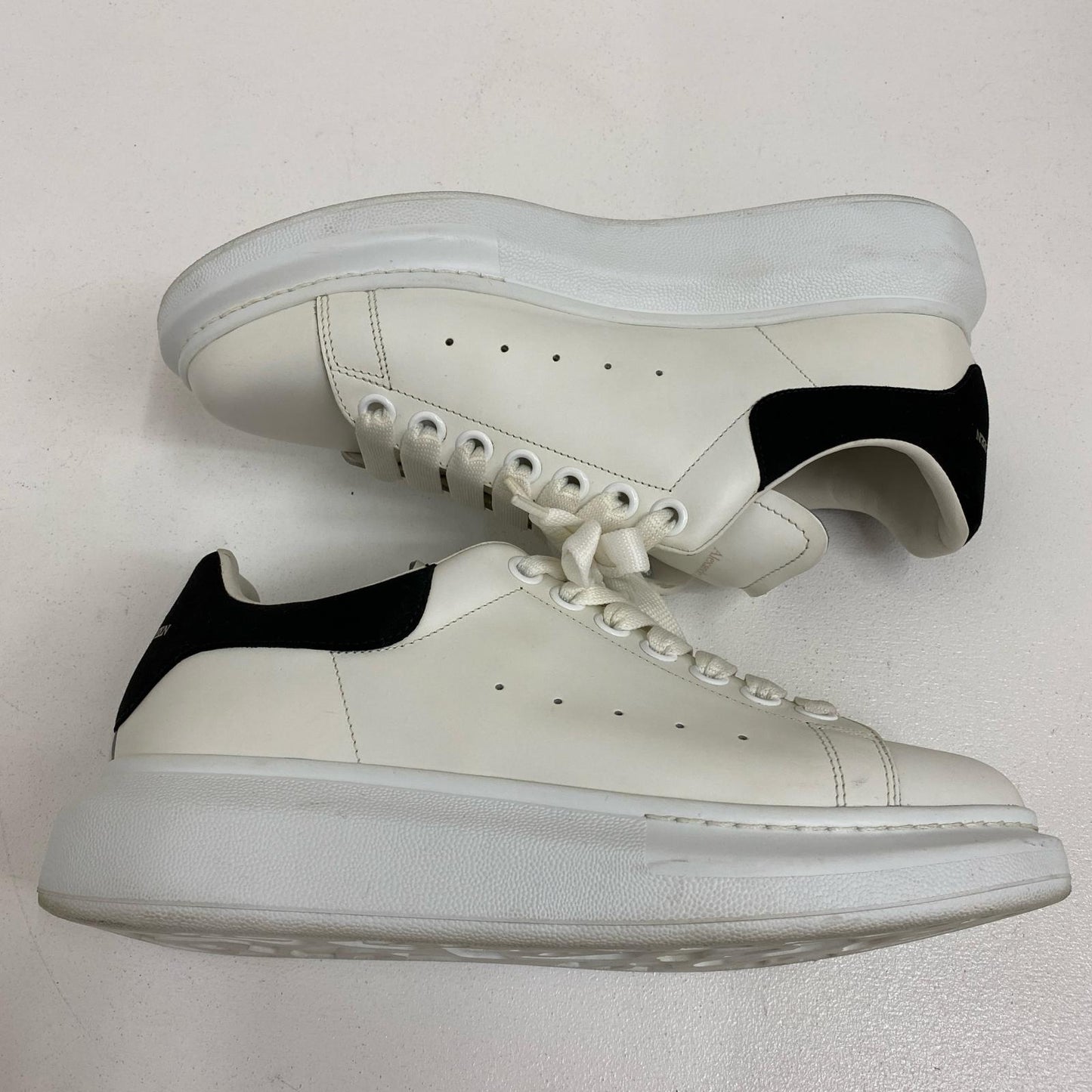 【中古】Alexander McQueen | アレキサンダーマックイーン ｵｰﾊﾞｰｻｲｽﾞﾄﾞｽﾆｰｶｰ スニーカー 553770 ホワイト【加古川店】